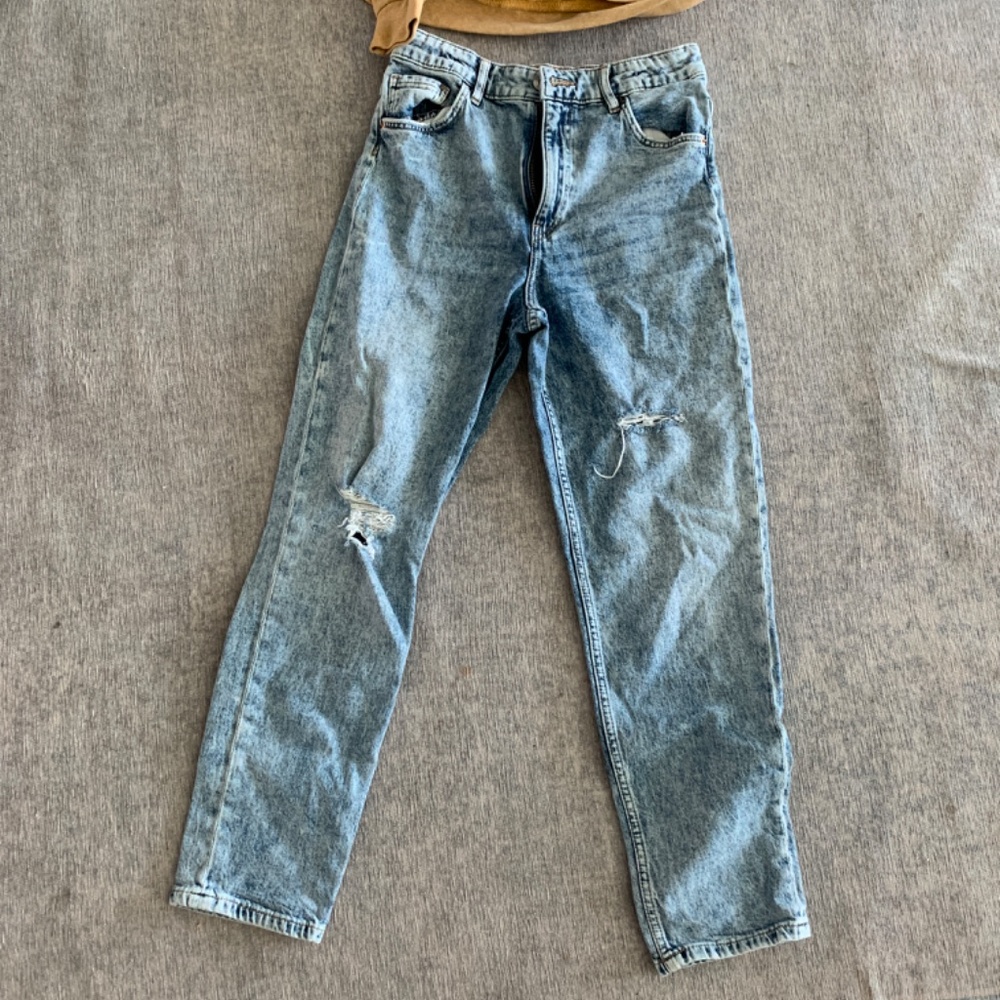 Hoodie with Rip Jeans